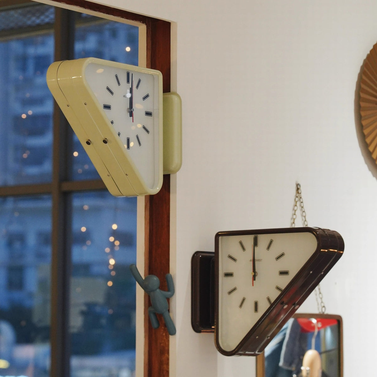 SIDE TRIANGLE SHAPED CLOCK MINIMAL (PRE ORDER)