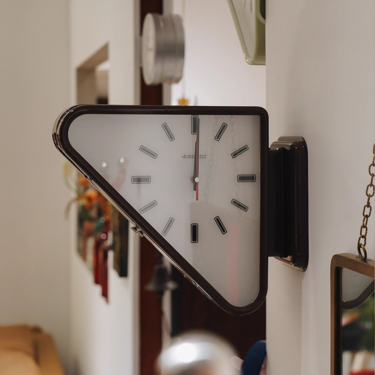 SIDE TRIANGLE SHAPED CLOCK MINIMAL (PRE ORDER)